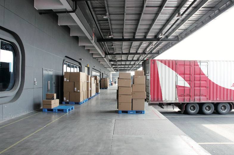 探秘海康威视桐庐基地 机器人智能仓储系统如何助力工业智造升级